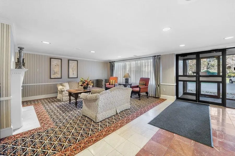 1004 Paradise Rd #PHJ, Swampscott, MA 01907 - Image #3