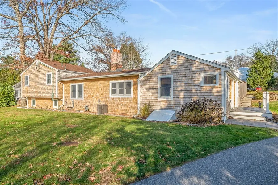 32 Fairview Ave, Scituate, MA 02066 - Image #2