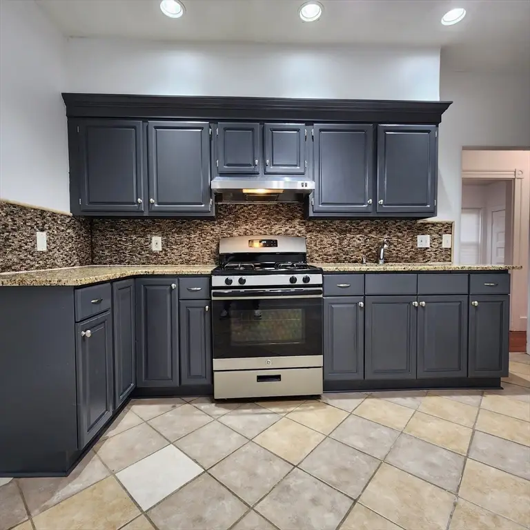 15 Mclellan St, Boston, MA 02121 - Image #2