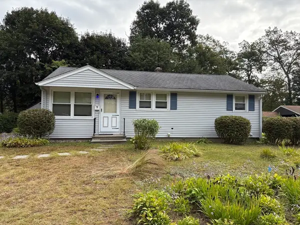 3 Willow St, Oxford, MA 01540