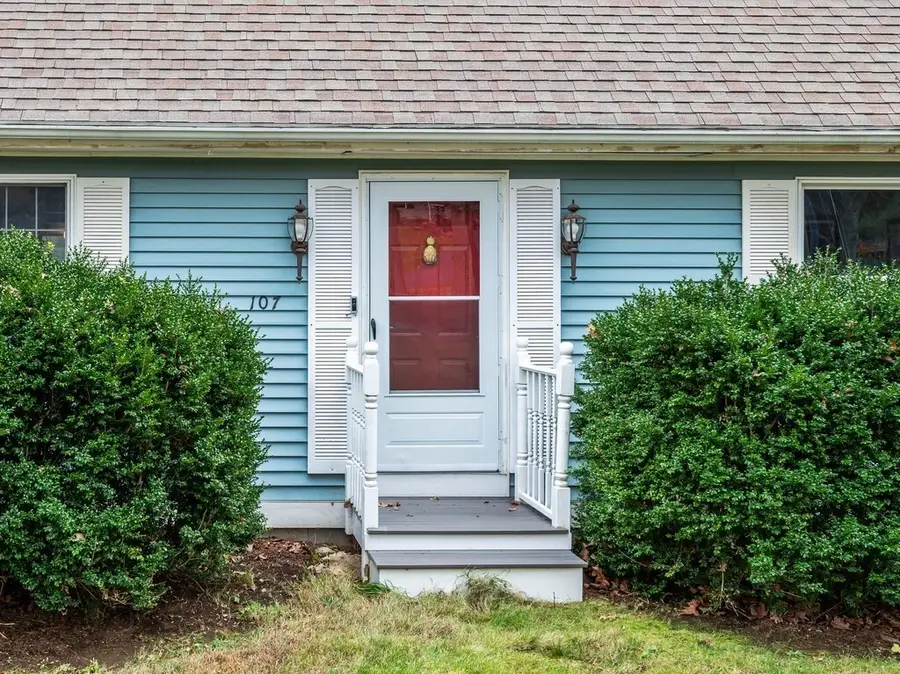 107 Wallace Rd, Sturbridge, MA 01507 - Image #2