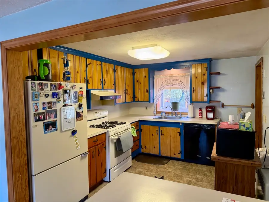 31 Pineywood Rd, Southwick, MA 01077 - Image #3