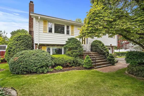 12 Cassidy Drive, Woburn, MA 01801