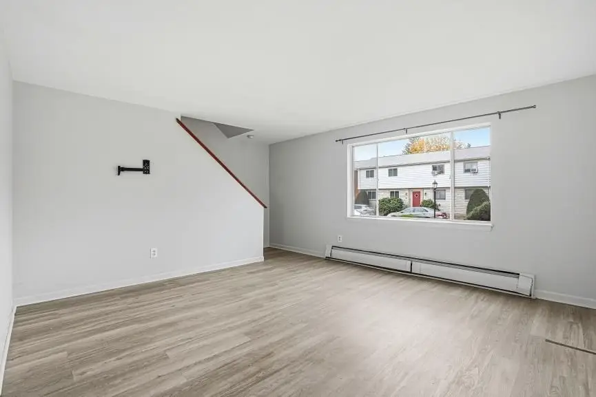 8 Bishop Dr #8, Framingham, MA 01702 - Image #2