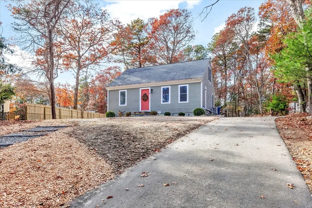 47 Shallow Pond Ln, Falmouth Town, MA 02536 - Image #1