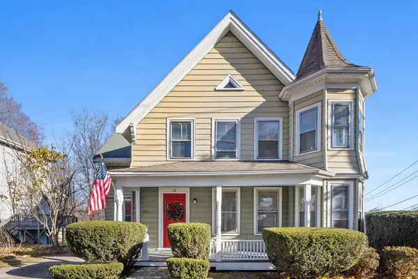 16 Pleasant St, Wakefield, MA 01880