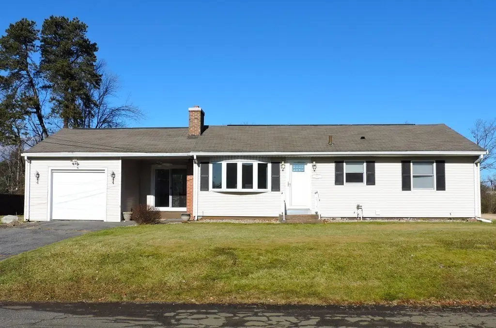 138 Ridgeview Cir, Ludlow, MA 01056 - Image #1