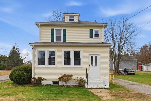 7 Agnoli Pl, Agawam, MA 01030