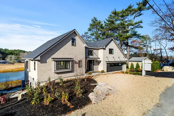 12 Woodward Ave, Gloucester, MA 01930