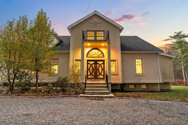 676 Franklin St, Duxbury, MA 02332