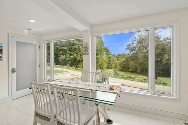 27 Hamilton Pl, Needham, MA 02494