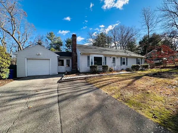 41 Kerry Dr, Springfield, MA 01118