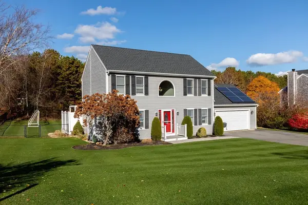 19 Oak Bluff Rd, Bourne, MA 02562