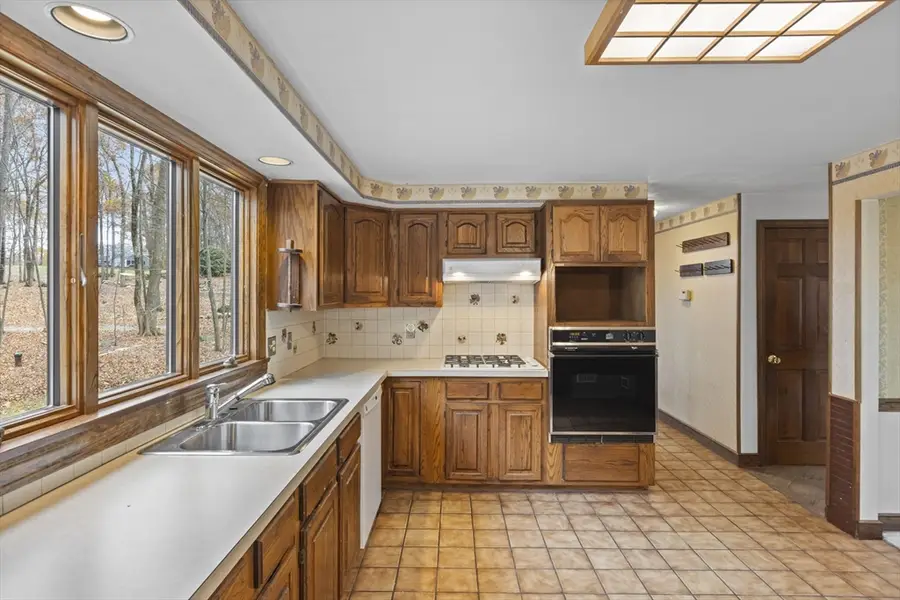 139 Picnic St, Boxborough, MA 01719 - Image #3