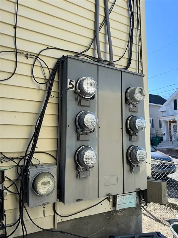 28 Grand St, Lowell, MA 01851 - Image #3