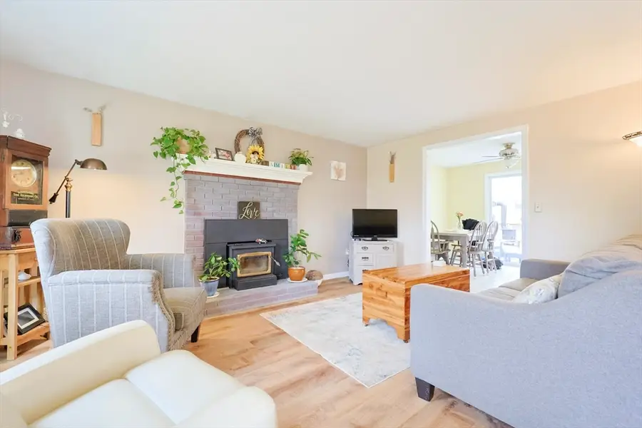 75 Lake St, Uxbridge, MA 01569 - Image #2