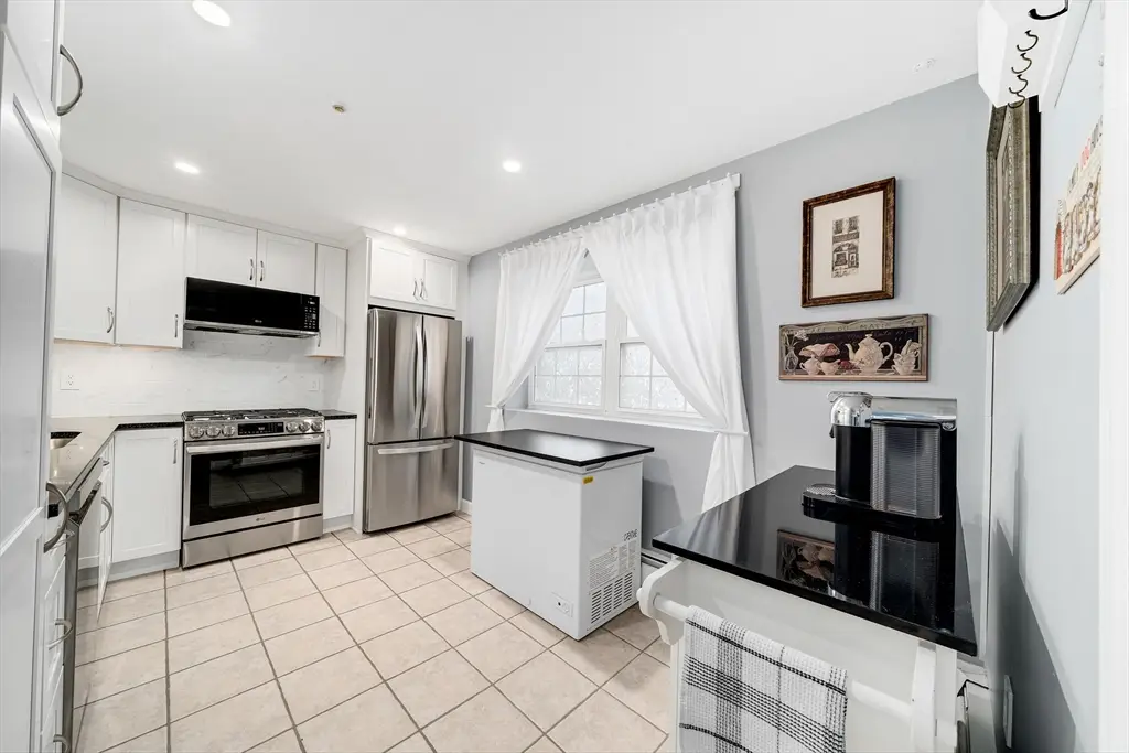 75 Edgelawn Ave #1, North Andover, MA 01845 - Image #1