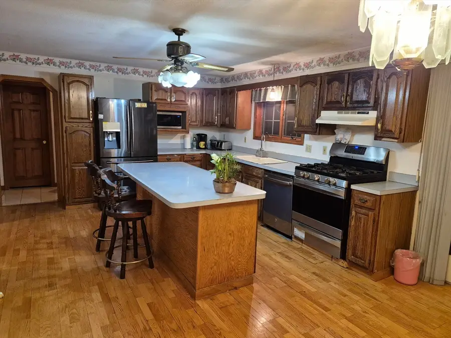 54 Lakeview Ave, Tyngsborough, MA 01879 - Image #3