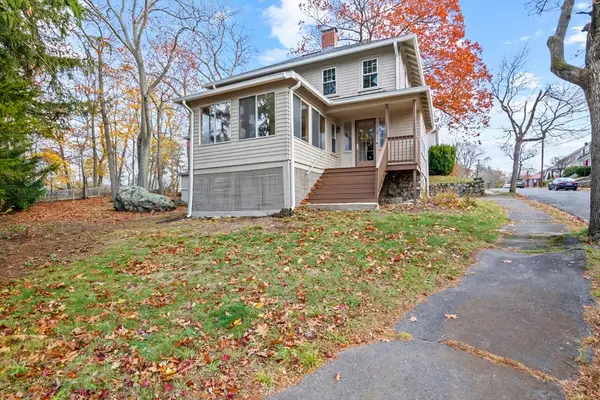 2 Overlook Road, Wakefield, MA 01880