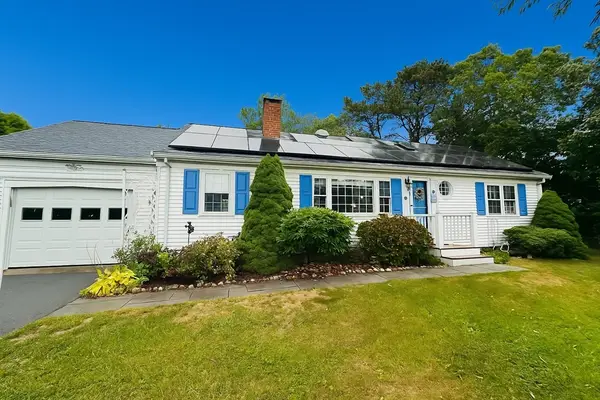 8 Jasmine Ln, Barnstable, MA 02601