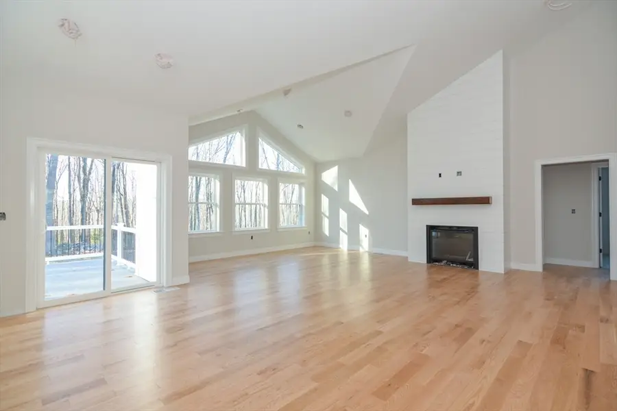 364 Townsend Hill Rd, Townsend, MA 01469 - Image #2