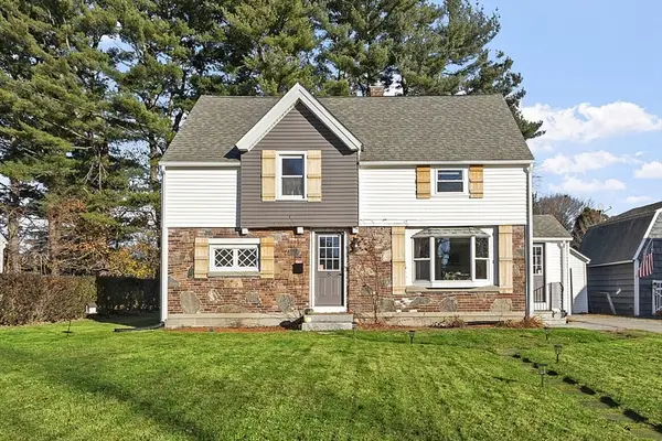 8 Bacon St, Oxford, MA 01540