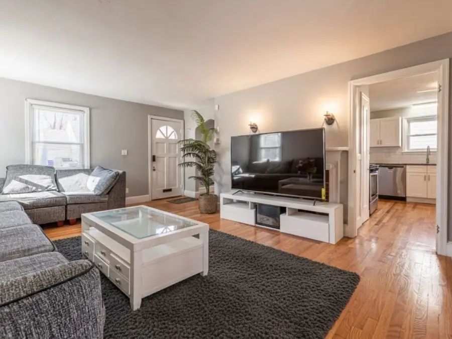 19 Roosevelt Ave, Springfield, MA 01118 - Image #2