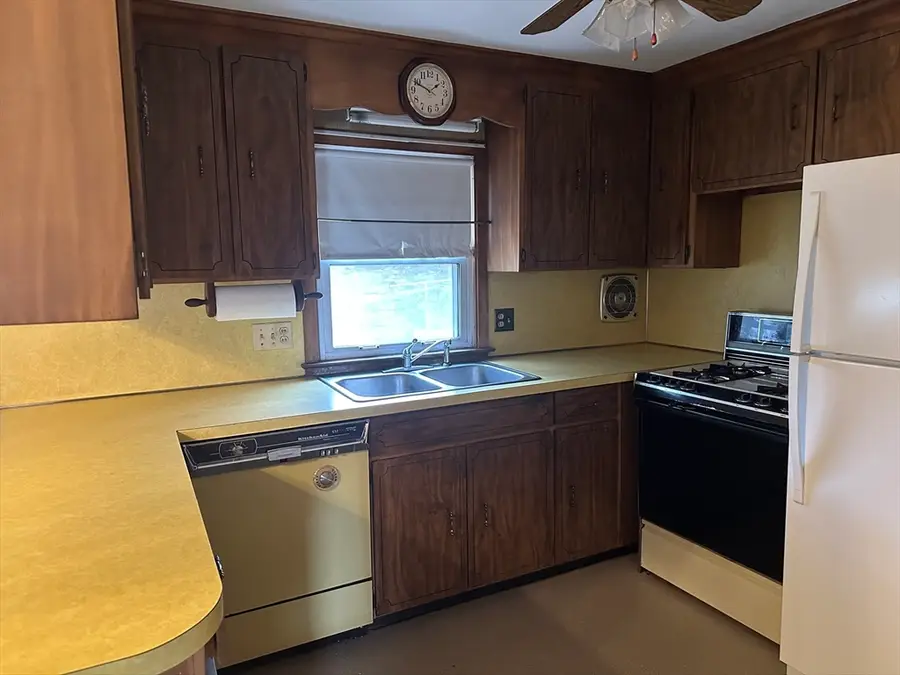 19 Westminster St, East Longmeadow, MA 01028 - Image #3