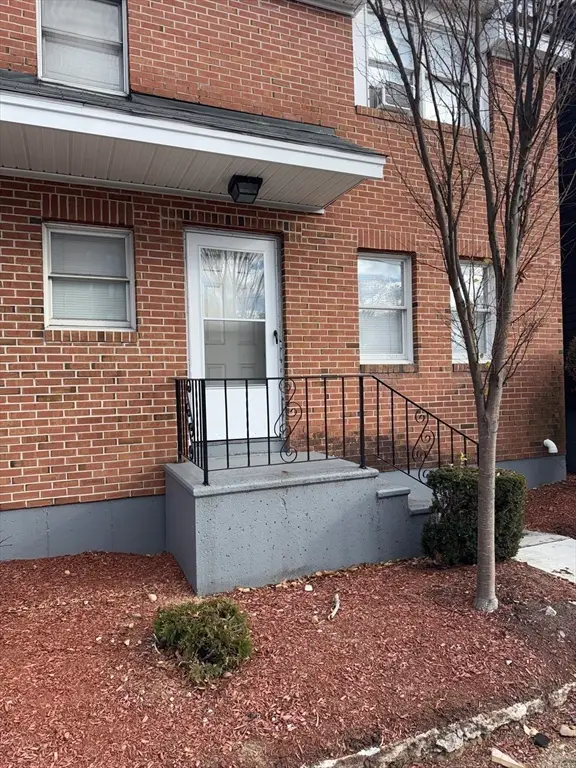 131A Lawrence St #40, Lawrence, MA 01841