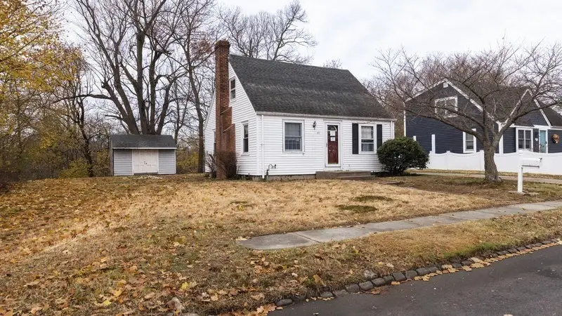 46 Roslyn Ave, Cranston, RI 02910 - #3