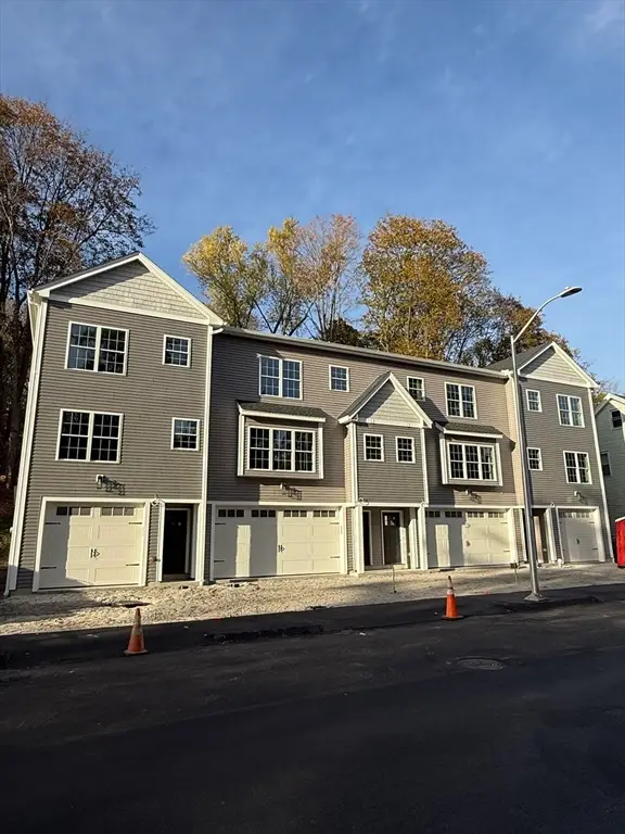 63 North St #B, Worcester, MA 01605 - Image #1