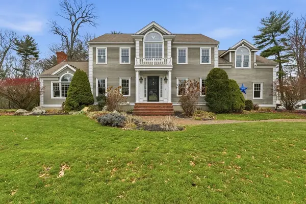 7 Farmside Dr, Pembroke, MA 02359