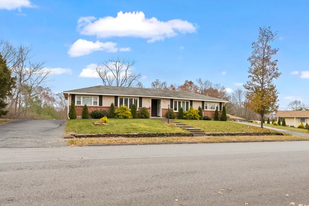 45-45A Kinglet Dr, Shrewsbury, MA 01545 - Image #1