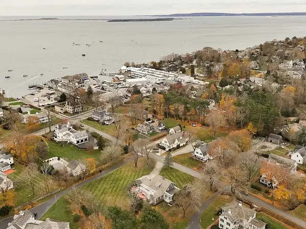 32 Harrison St, Duxbury, MA 02332