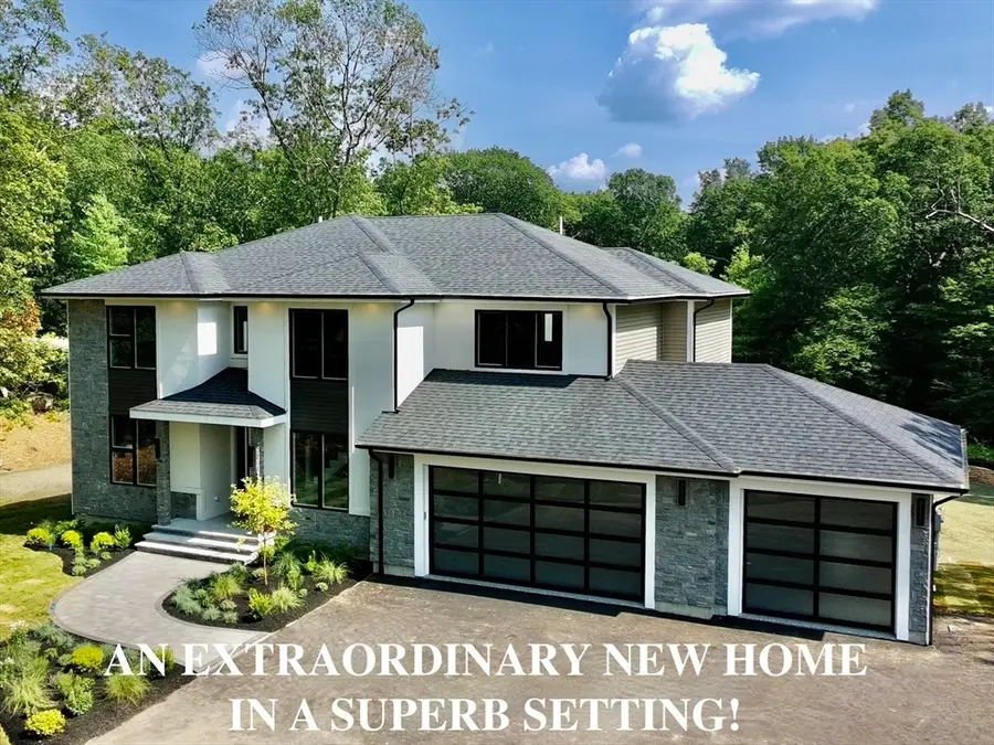 93 Palisades Cir, Stoughton, MA 02072 - Image #2