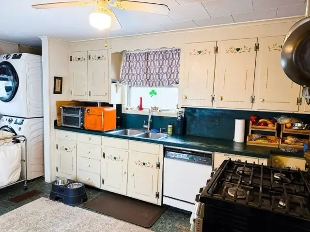 118 Elm St, Amesbury, MA 01913 - Image #3