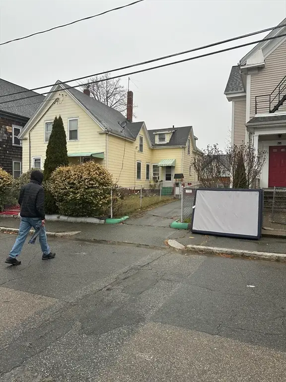 65 Tremont St, Brockton, MA 02301