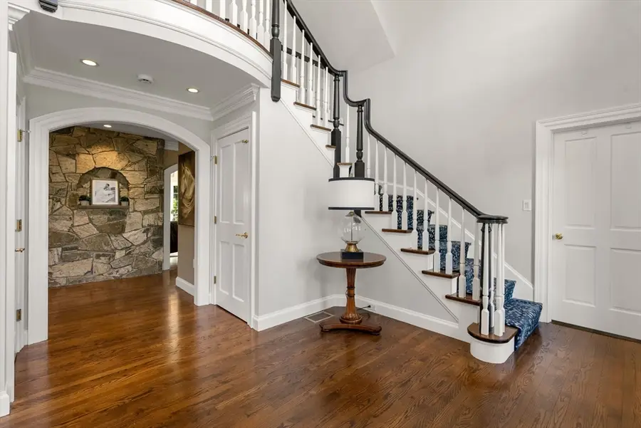 8 Rock Spring Ln, Southborough, MA 01772 - Image #3