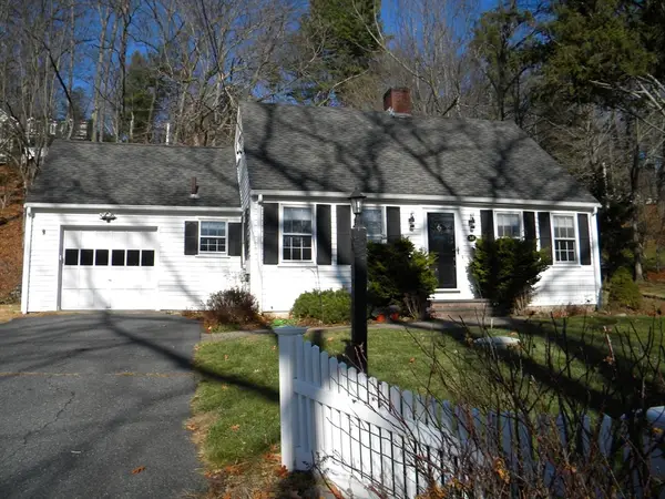 21 Lovers Ln, Groton, MA 01450