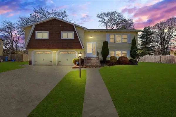 30 Hemlock Ter, Randolph, MA 02368