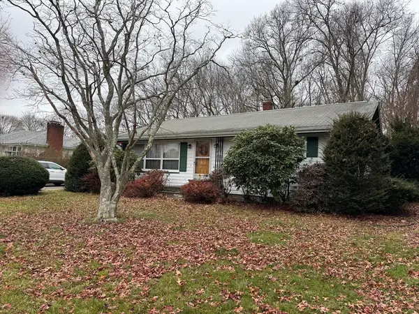 20 Faulkner St, Westport, MA 02790