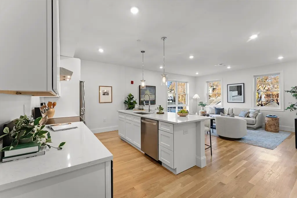 272 Lincoln St #301, Marlborough, MA 01752 - Image #1