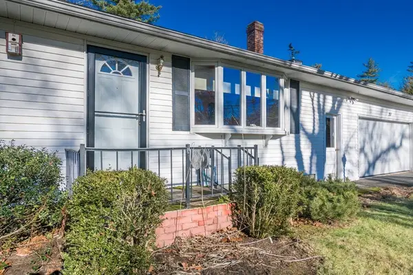 27 Lunt Dr, Greenfield, MA 01301