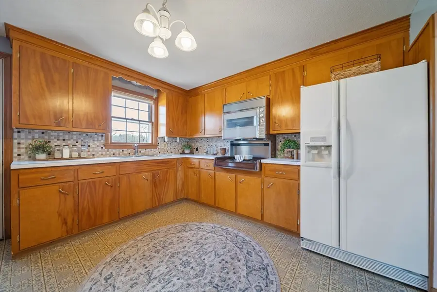 321 Old Marsh Hill Road, Dracut, MA 01826 - Image #3