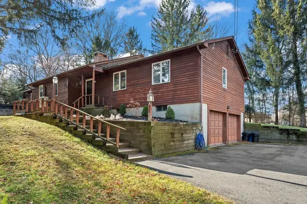 66 Smith Ave, East Longmeadow, MA 01028