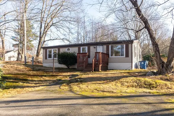 238 Brookfield Road, Brimfield, MA 01010