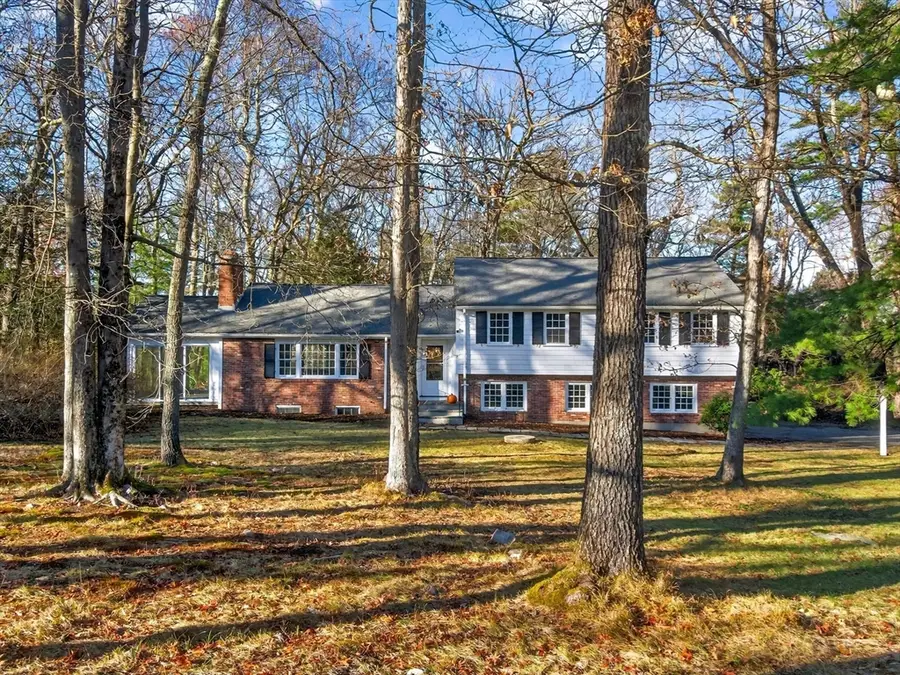 1 Crest Dr W, Dover, MA 02030 - Image #2