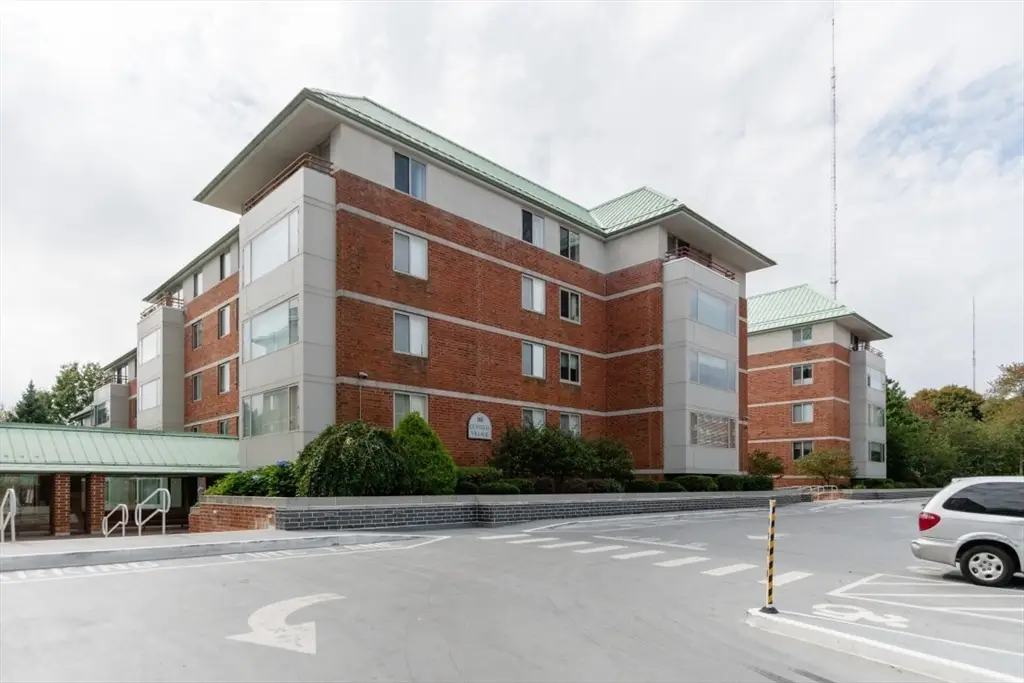 193 Oak St #403, Newton, MA 02464 - Image #1