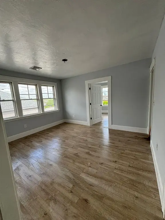 12 Hillside St, Worcester, MA 01610 - Image #3