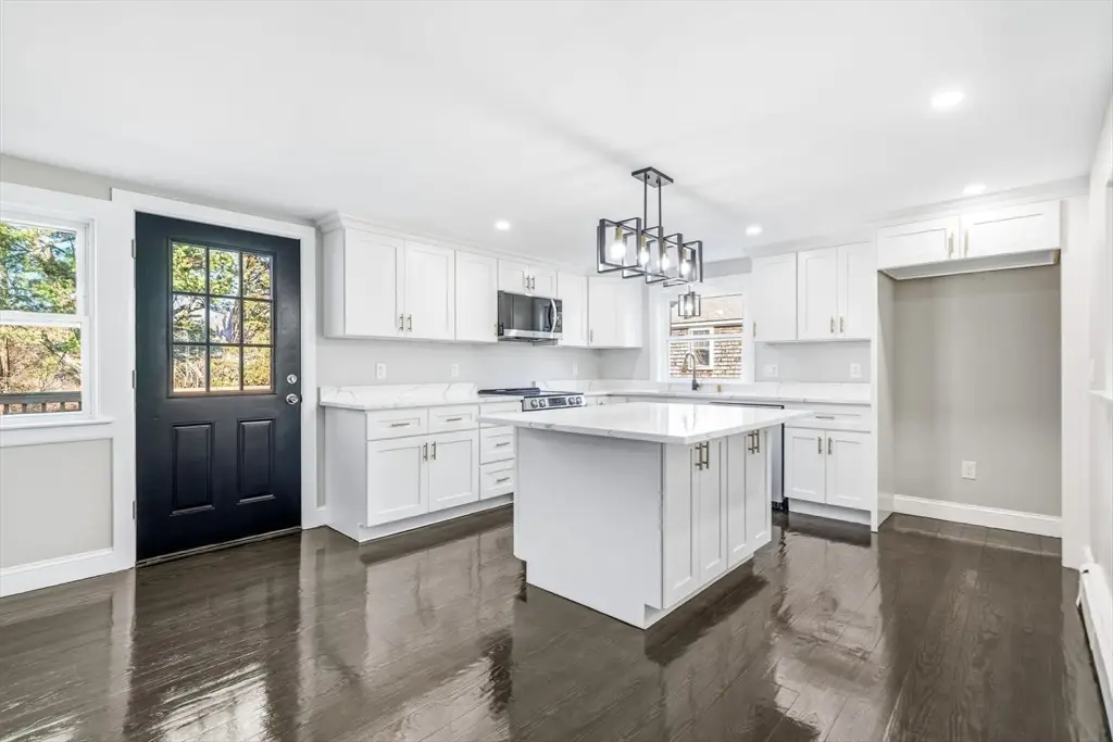 408 Teaticket Hwy, Falmouth Town, MA 02536 - Image #1